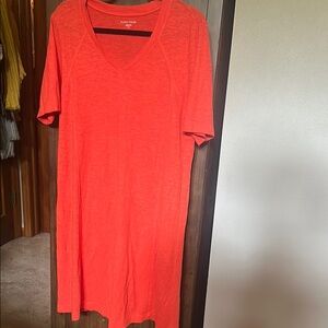 EilWomen's Red V-Neck Top